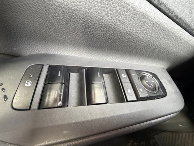 Used 2025 Toyota Prius LE FWD image 20