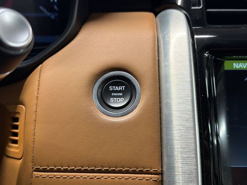 Used 2018 Land Rover Discovery HSE Luxury AWD/4WD image 16