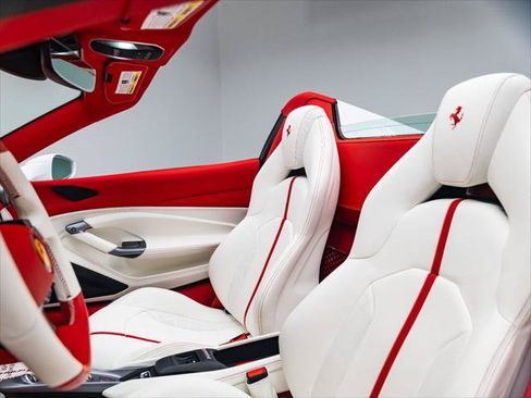 Used 2022 Ferrari F8 Tributo RWD image 31