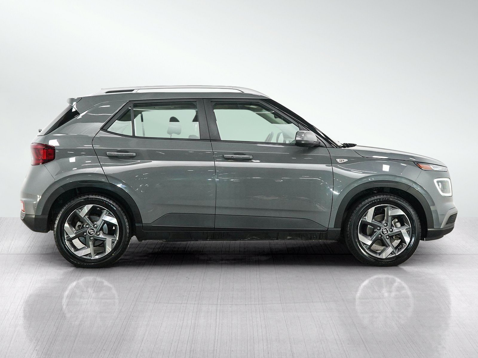 Used 2021 Hyundai Venue SEL w/ Premium Package FWD image 6
