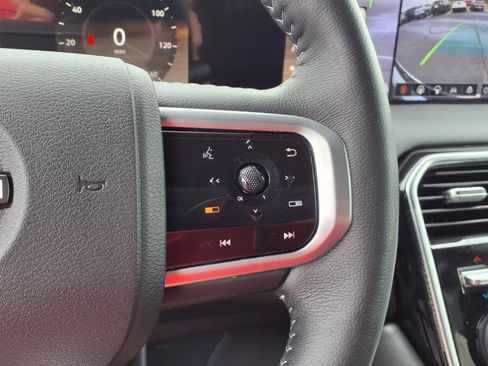 Used 2025 Nissan Armada SL w/ Captain's Chari Seat Package image 15