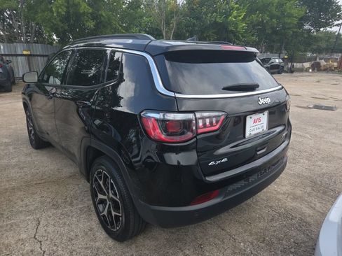 Used 2025 Jeep Compass Limited AWD/4WD image 8