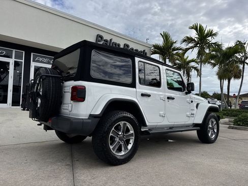 Used 2019 Jeep Wrangler Unlimited Sahara w/ Dual Top Group AWD/4WD image 24