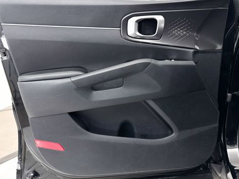 Used 2023 Kia Sorento LX image 29