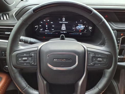 Used 2023 GMC Yukon XL Denali Ultimate AWD/4WD image 13