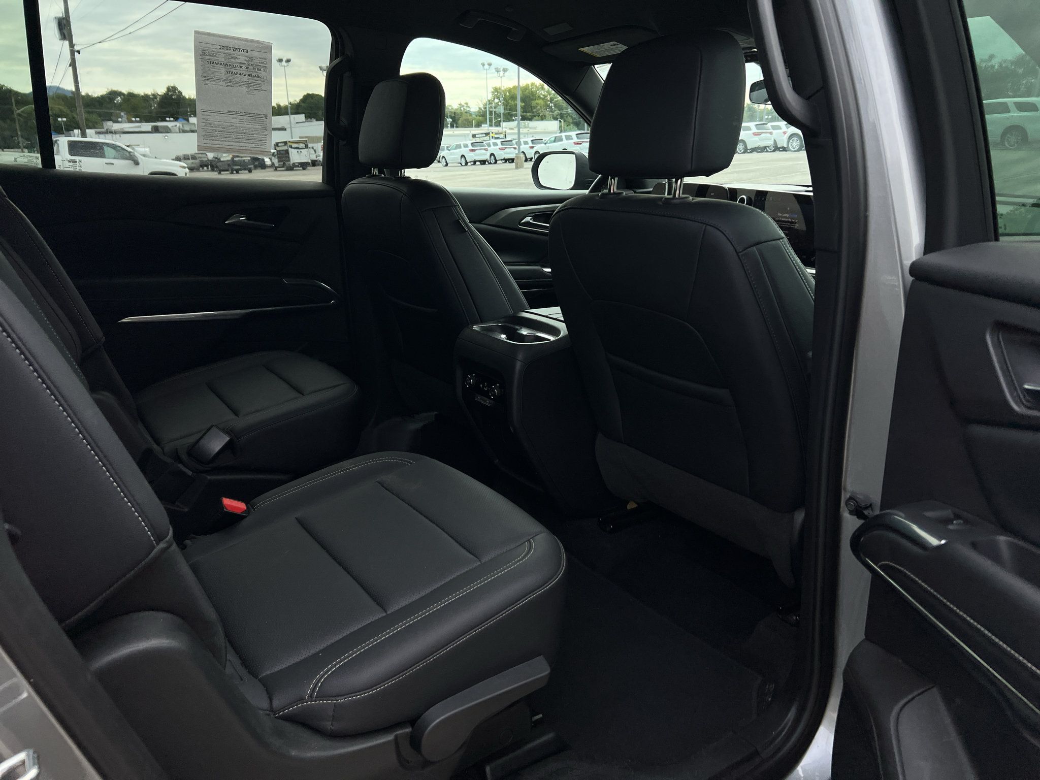 Used 2025 Chevrolet Traverse LT FWD image 10