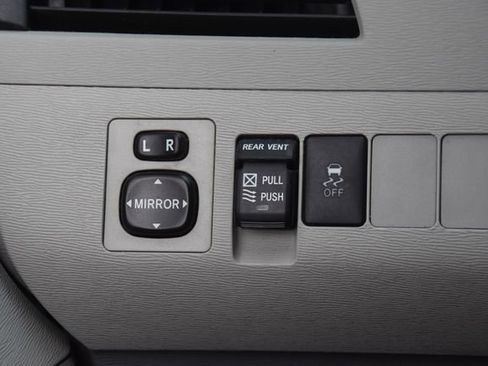 Used 2013 Toyota Sienna XLE image 32