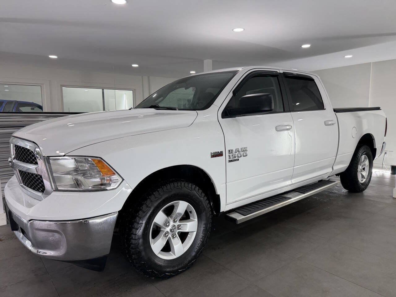 Used 2021 RAM 1500 Classic SLT AWD/4WD image 2