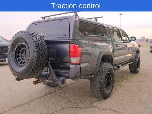 Used 2017 Toyota Tacoma TRD Off-Road image 7