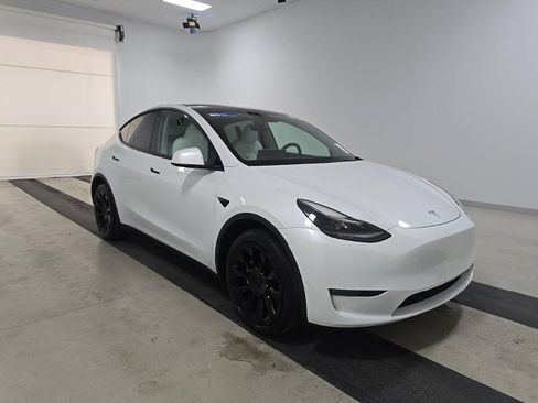 Used 2023 Tesla Model Y Long Range AWD/4WD image 23