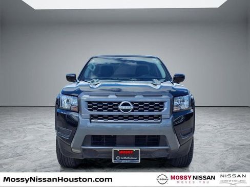 Certified 2025 Nissan Frontier SV image 3