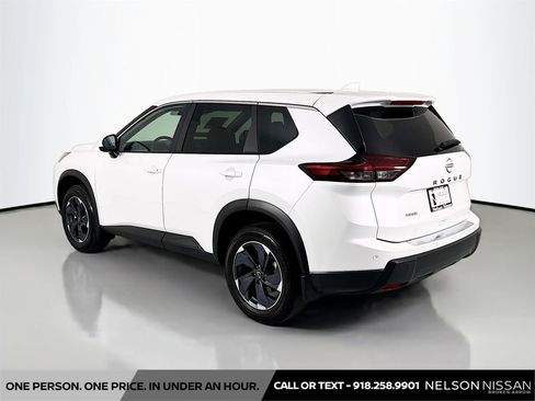 Certified 2026 Nissan Rogue SV FWD image 7
