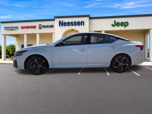 Used 2024 Nissan Altima 2.5 SR FWD image 4