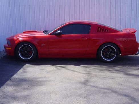 Used 2007 Ford Mustang GT Premium RWD image 3