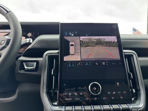 New 2026 GMC Yukon XL Denali w/ Denali Reserve Package image 19