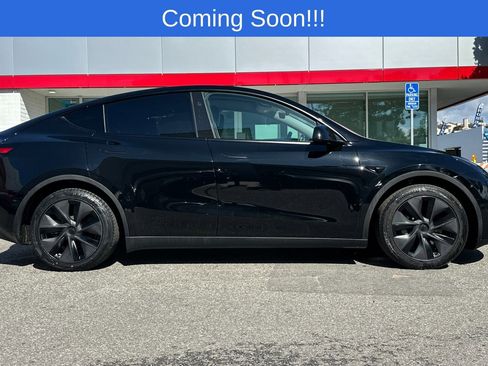 Used 2025 Tesla Model Y Long Range AWD/4WD image 3