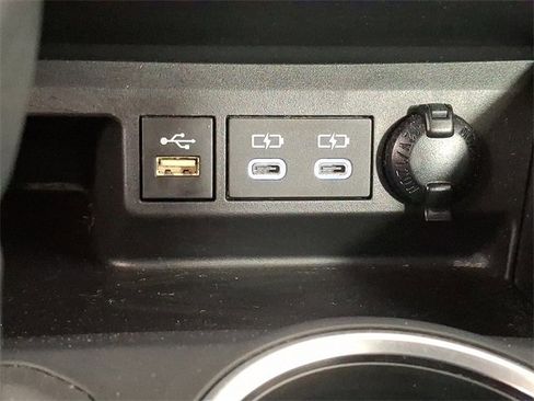 Used 2023 Toyota Highlander L image 26