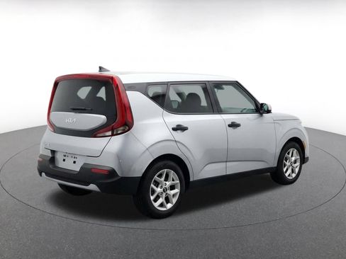 Used 2025 Kia Soul LX w/ LX Technology Package FWD image 8