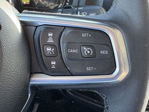 Certified 2025 Jeep Wrangler Sahara AWD/4WD image 17