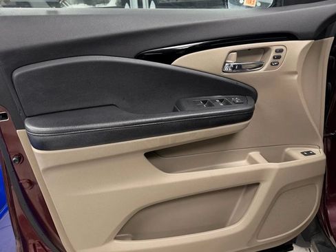 Used 2016 Honda Pilot Elite image 22