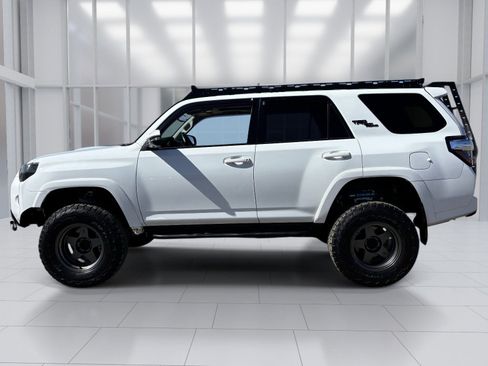 Used 2022 Toyota 4Runner TRD Off-Road Premium AWD/4WD image 3