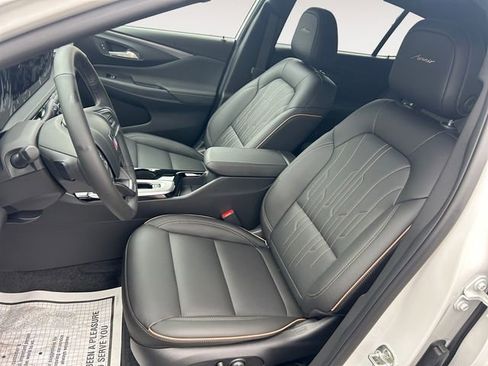 New 2026 Buick Envista Avenir image 9