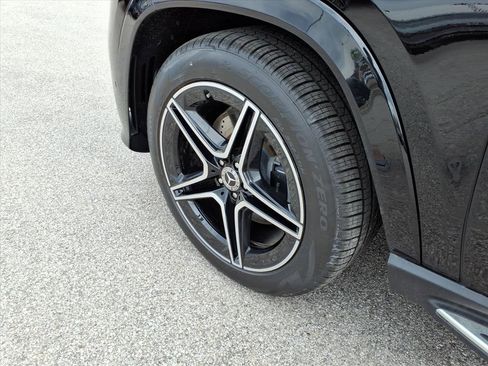 New 2026 Mercedes-Benz GLS 450 4MATIC image 9