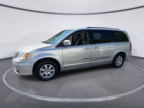 Used 2012 Chrysler Town & Country Touring w/ Entertainment Group #1 FWD image 2