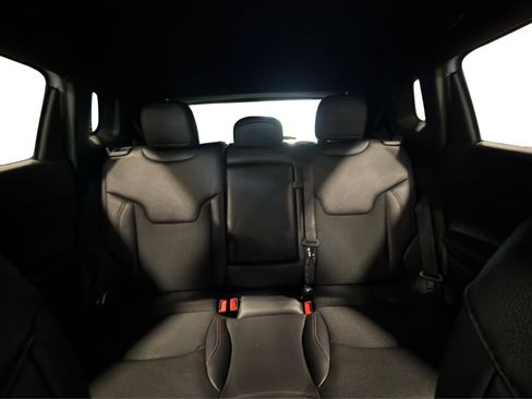 Used 2025 Jeep Compass Trailhawk AWD/4WD image 40