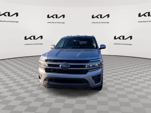 Used 2024 Ford Expedition Max XLT image 3
