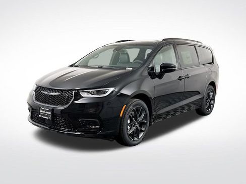 New 2026 Chrysler Pacifica Limited w/ S Appearance Package image 3