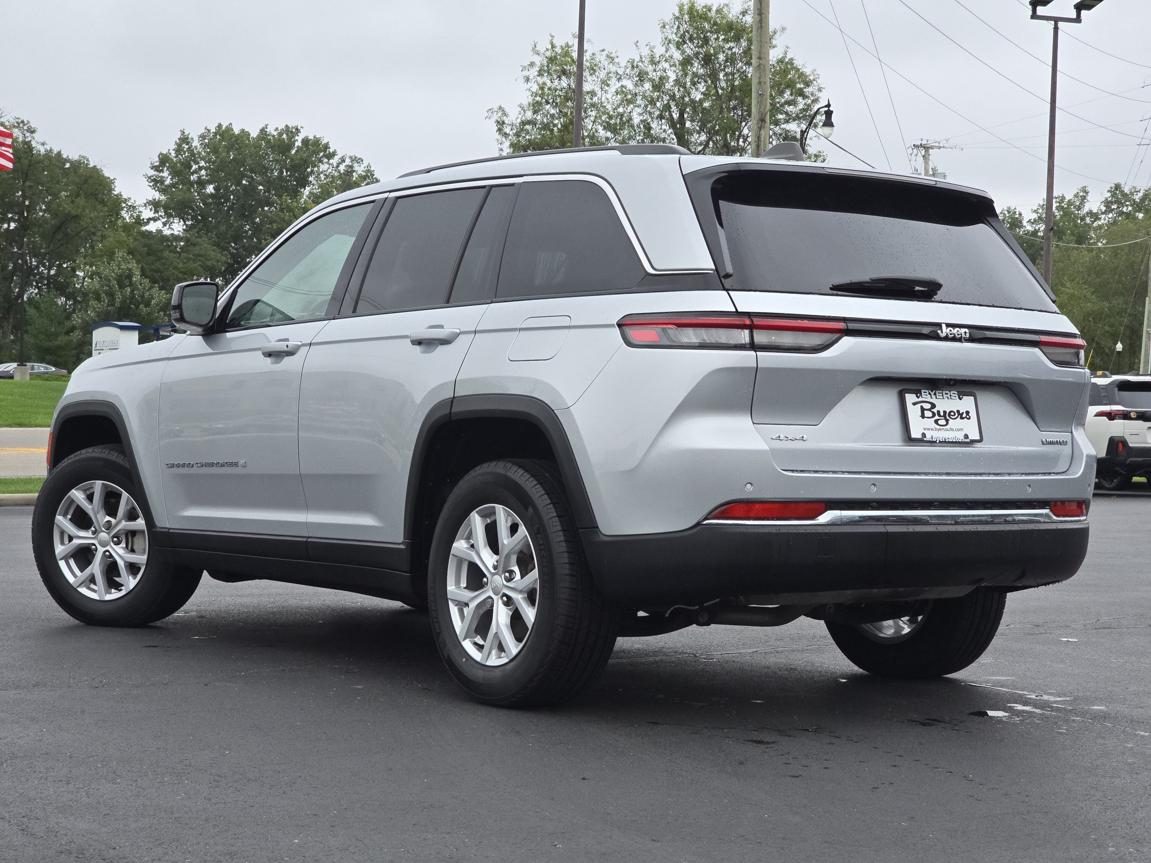 Used 2023 Jeep Grand Cherokee Limited AWD/4WD image 5