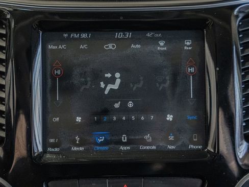 Used 2019 Jeep Cherokee Limited w/ Trailer Tow Group image 27