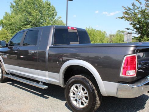 Used 2016 RAM 2500 Laramie w/ Convenience Group AWD/4WD image 4
