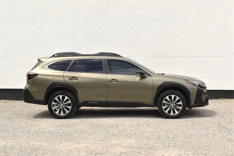 Used 2023 Subaru Outback Limited AWD/4WD image 6