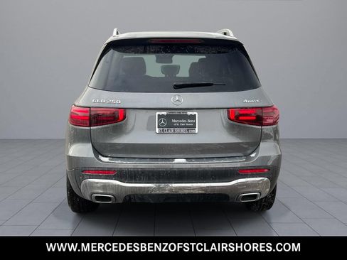 Used 2026 Mercedes-Benz GLB 250 4MATIC image 5