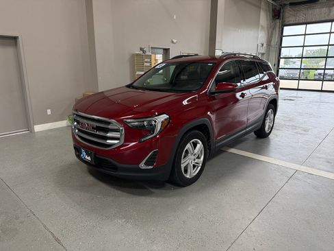 Used 2018 GMC Terrain SLE w/ Driver Convenience Package AWD/4WD image 2