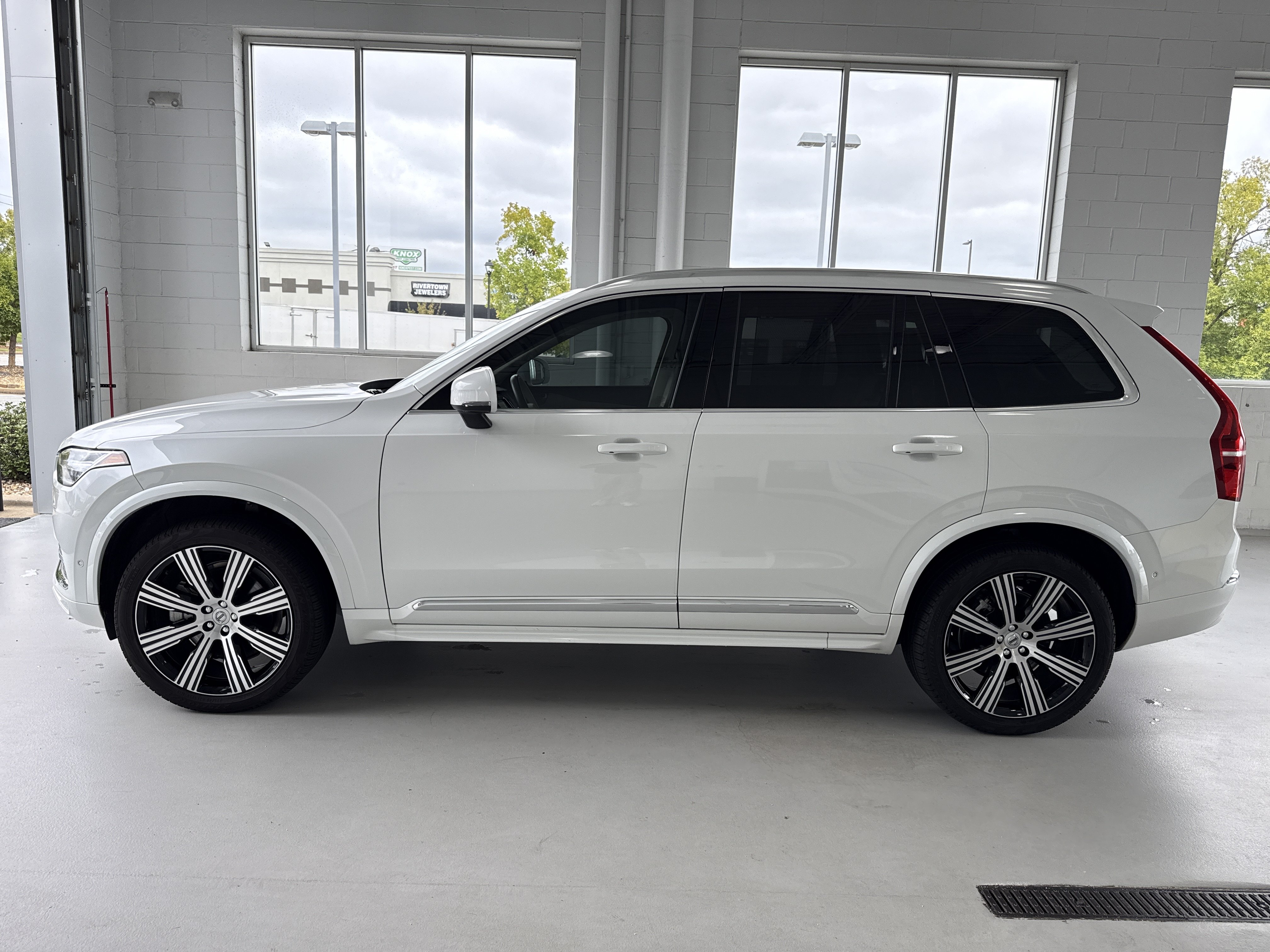 Used 2025 Volvo XC90 B6 Ultra w/ Protection Package AWD/4WD image 7