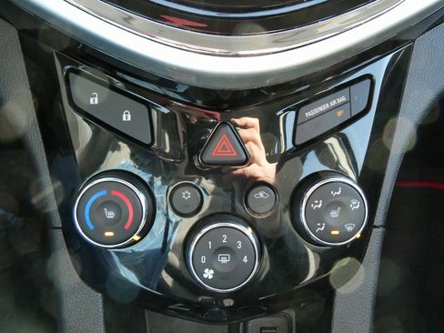 Used 2020 Chevrolet Sonic LT w/ Convenience Package image 25