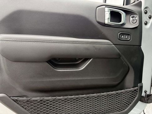 Used 2022 Jeep Wrangler Unlimited Sahara image 12