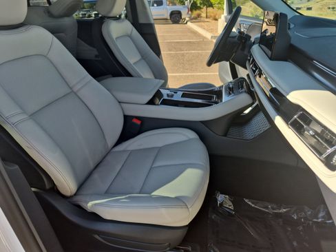 Used 2026 Lincoln Aviator AWD w/ Jet Appearance Package image 24