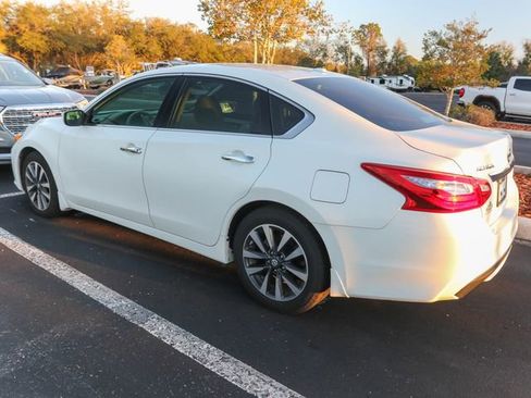Used 2017 Nissan Altima 2.5 SV image 3