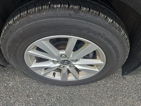 Used 2025 Toyota Camry LE FWD image 10