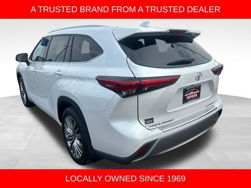 Used 2022 Toyota Highlander Platinum AWD/4WD image 3