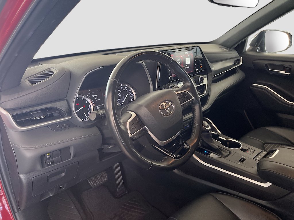 Used 2022 Toyota Highlander XSE FWD image 9