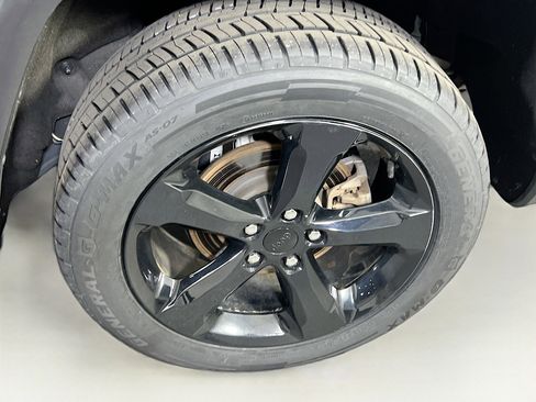 Used 2023 Jeep Grand Cherokee Limited w/ Black Appearance Package image 31