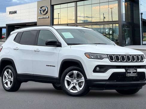 Used 2023 Jeep Compass Latitude image 2