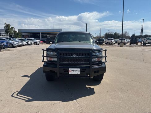 Used 2006 Chevrolet Silverado 2500 LT w/ Heavy-Duty Power Package AWD/4WD image 9