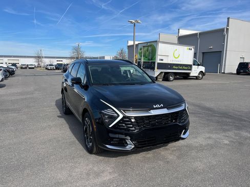 Used 2025 Kia Sportage SX image 2