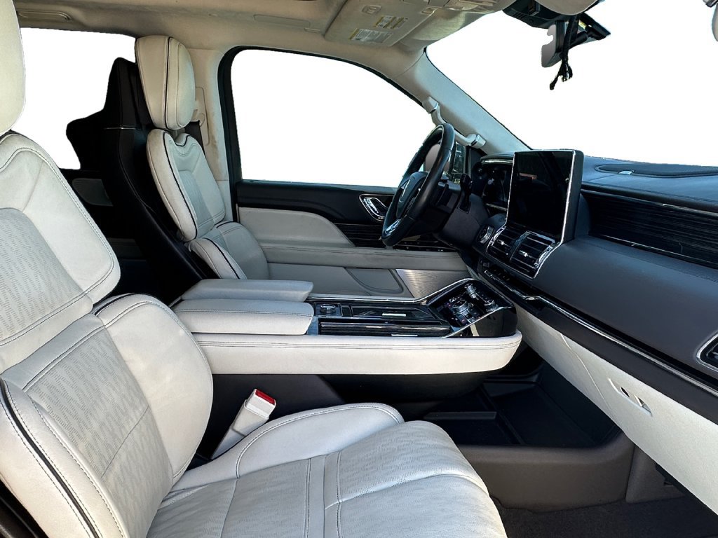 Used 2022 Lincoln Navigator L Black Label AWD/4WD image 18
